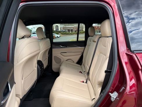 Used 2024 Jeep Grand Cherokee Limited image 25