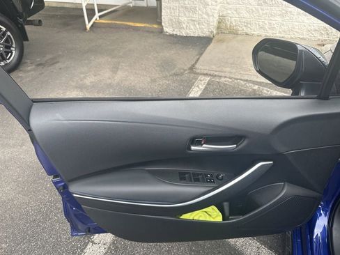 Used 2021 Toyota Corolla SE w/ SE Premium Package image 11