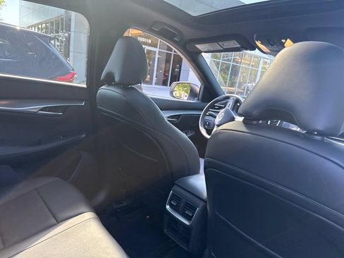 Used 2022 INFINITI QX50 Luxe w/ Appearance Package AWD/4WD image 9