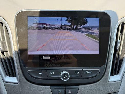 Used 2025 Chevrolet Malibu LT FWD image 17