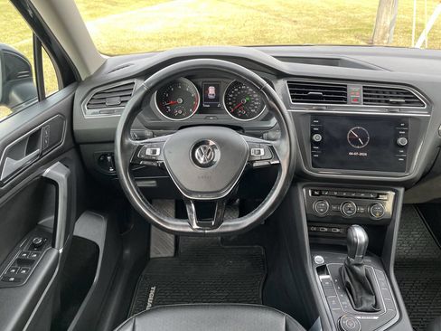 Used 2018 Volkswagen Tiguan SE image 18