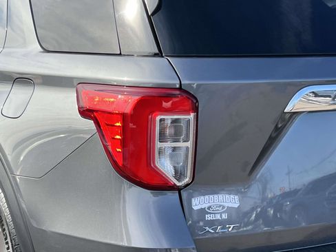 Used 2022 Ford Explorer XLT w/ Equipment Group 202A image 8
