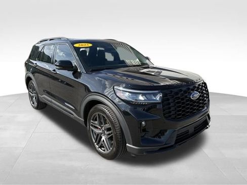 Used 2025 Ford Explorer ST AWD/4WD image 8