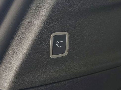 New 2026 Chrysler Pacifica Limited w/ Uconnect Theater Family Group image 10