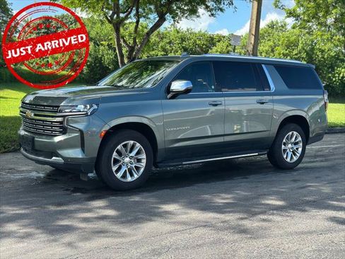 Used 2023 Chevrolet Suburban Premier RWD image 2