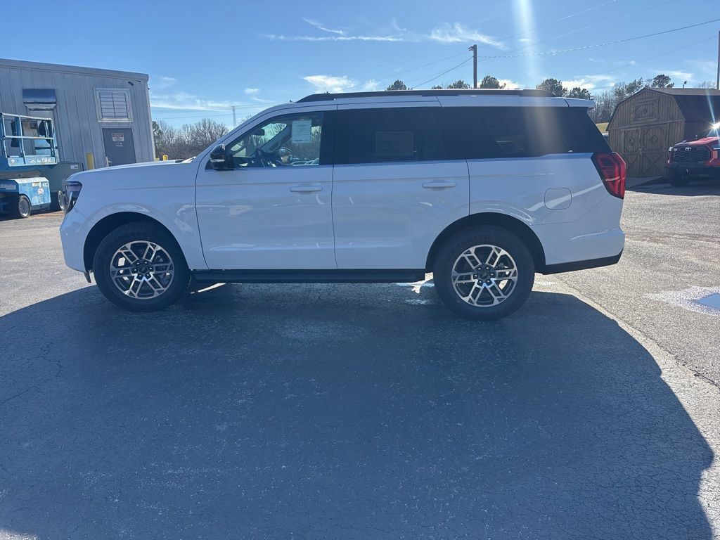 New 2026 Ford Expedition Active RWD image 4