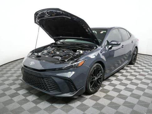 Used 2025 Toyota Camry SE image 30