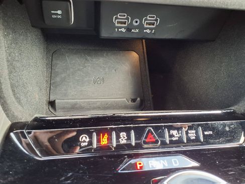 Used 2024 Jeep Wagoneer L Series II RWD image 10