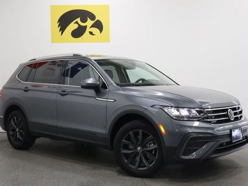 Used 2023 Volkswagen Tiguan SE image 2