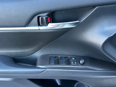 Used 2022 Toyota Camry SE image 12