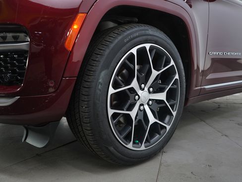 Used 2022 Jeep Grand Cherokee Summit image 24