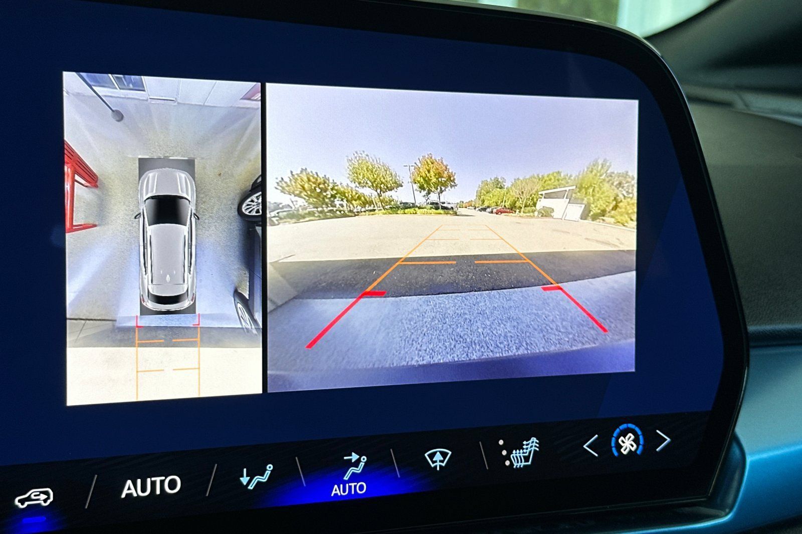 Used 2024 Chevrolet Equinox EV LT FWD image 27