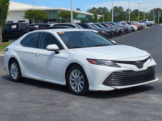 Used 2018 Toyota Camry LE video 2