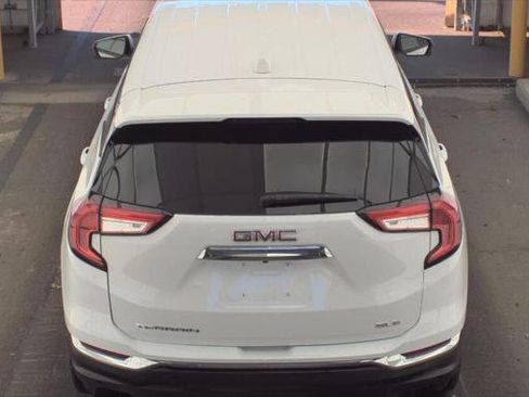 Used 2024 GMC Terrain SLE image 7