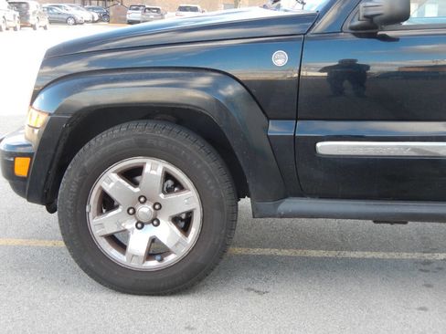 Used 2005 Jeep Liberty Limited image 12