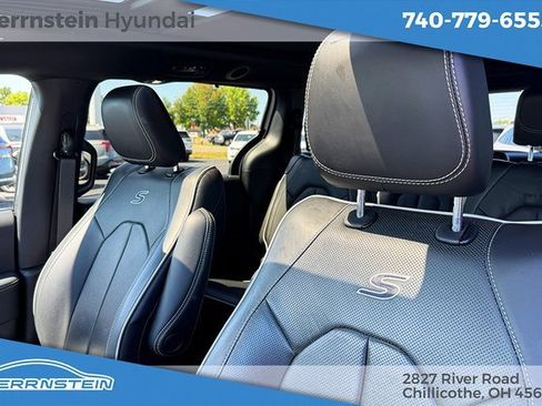 Used 2023 Chrysler Pacifica Limited w/ S Appearance Package image 25