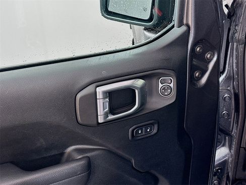 Used 2022 Jeep Gladiator Sport image 18