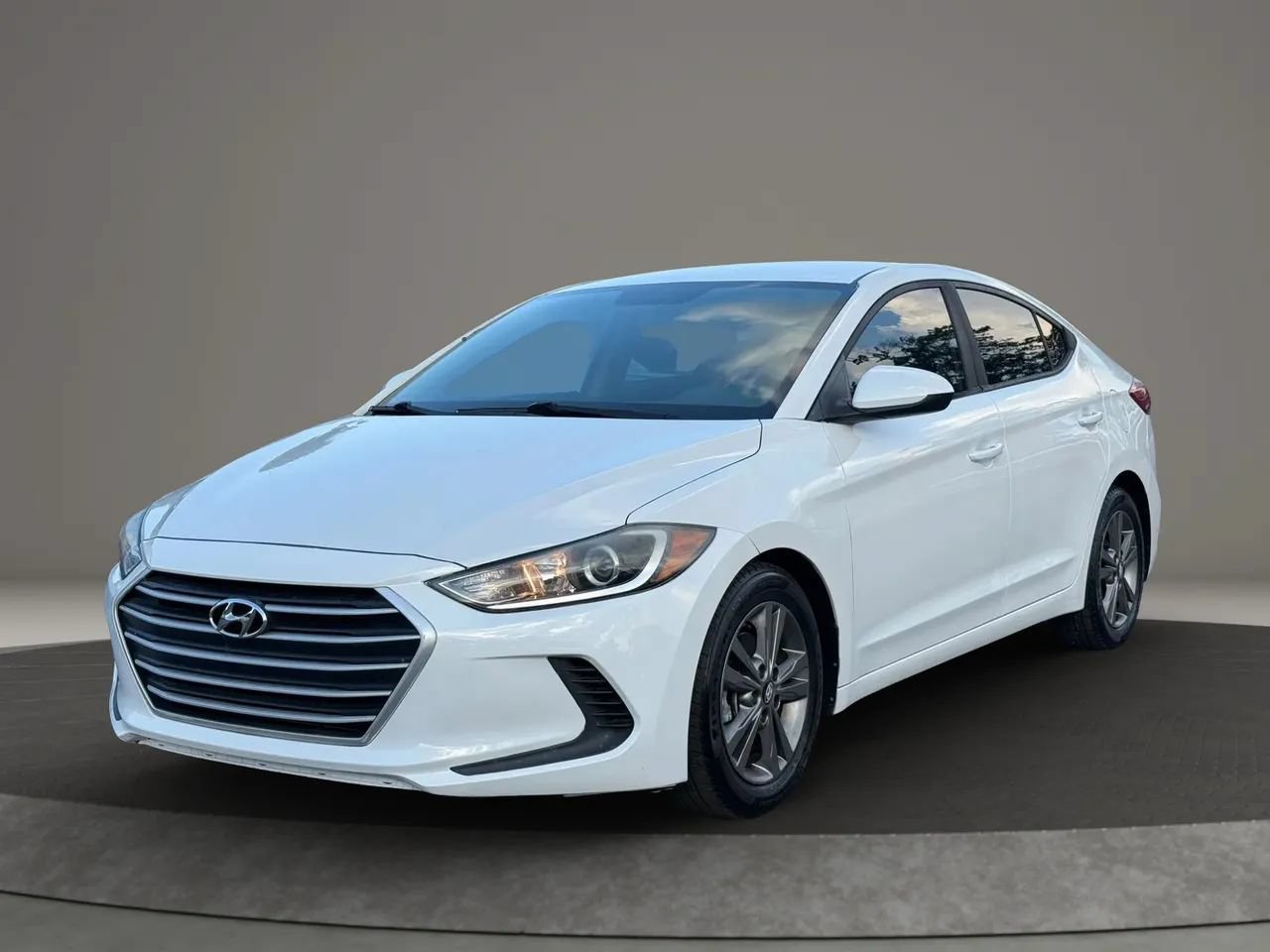 Used 2017 Hyundai Elantra SE FWD image 1