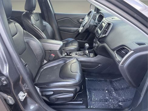 Used 2020 Jeep Cherokee Latitude Plus image 12