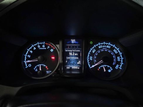 Used 2022 Toyota Tacoma TRD Sport w/ Technology Package image 24