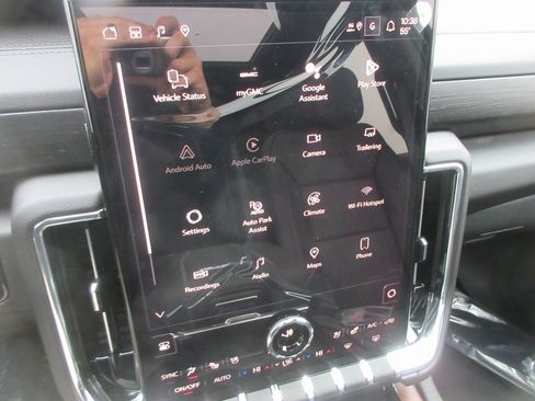 New 2026 GMC Yukon XL Denali w/ Denali Reserve Package image 20