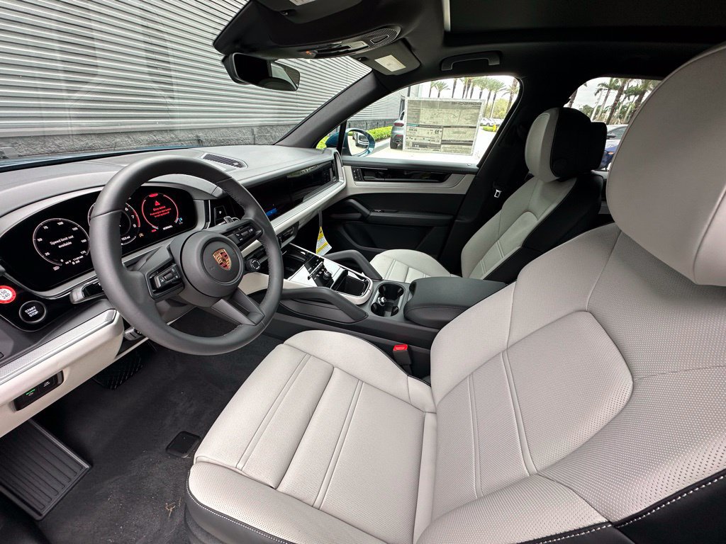 Certified 2026 Porsche Cayenne AWD/4WD image 4