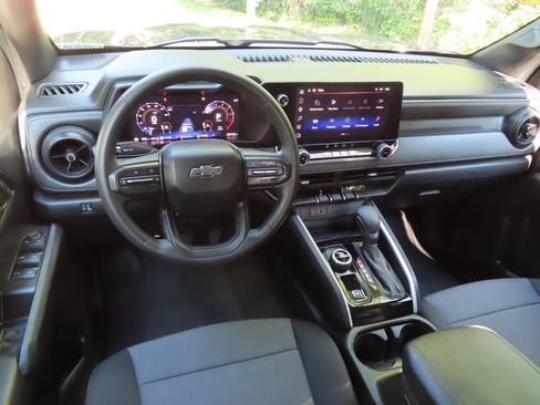 Used 2024 Chevrolet Colorado Trail Boss w/ Technology Package AWD/4WD image 4