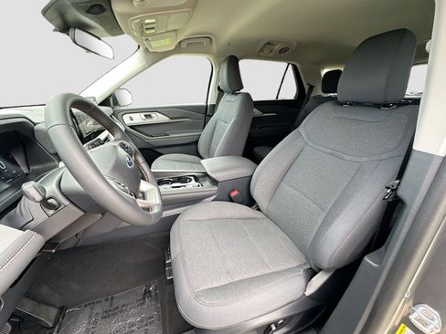 New 2026 Ford Explorer Active RWD image 15