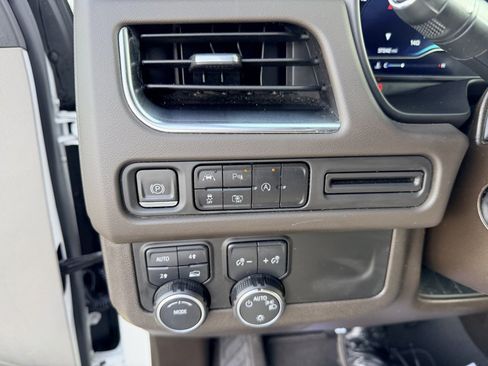 Used 2023 Chevrolet Suburban LT w/ Luxury Package image 24