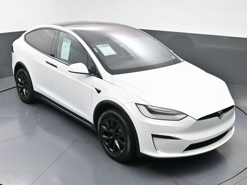 Used 2023 Tesla Model X image 46