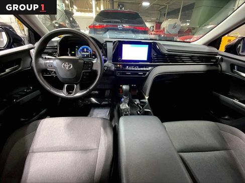 Used 2025 Toyota Camry LE w/ Convenience Package image 16