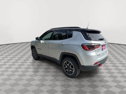 Used 2024 Jeep Compass Trailhawk AWD/4WD image 6