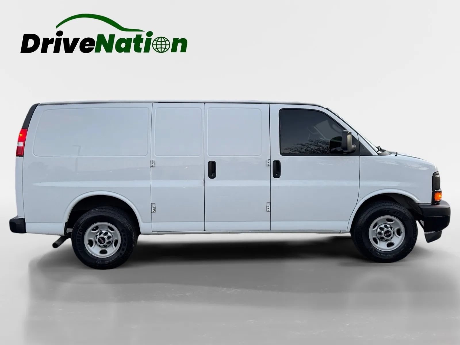 Used 2017 GMC Savana 2500 RWD image 4