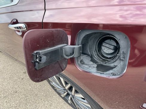Used 2024 Nissan Altima 2.5 SV FWD image 39