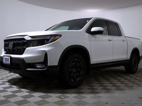 Used 2025 Honda Ridgeline RTL+ image 2
