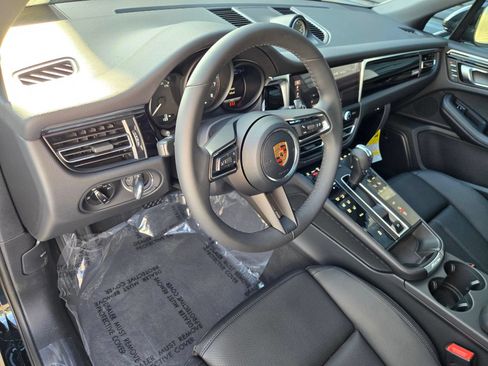 New 2026 Porsche Macan AWD/4WD image 4