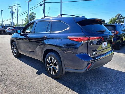 Used 2020 Toyota Highlander XLE AWD/4WD image 12
