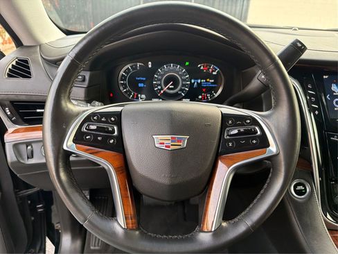 Used 2016 Cadillac Escalade Luxury image 17
