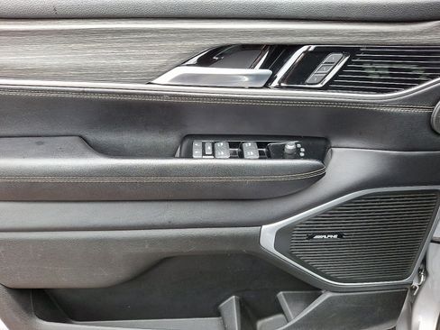 Used 2023 Jeep Wagoneer L Series II image 13