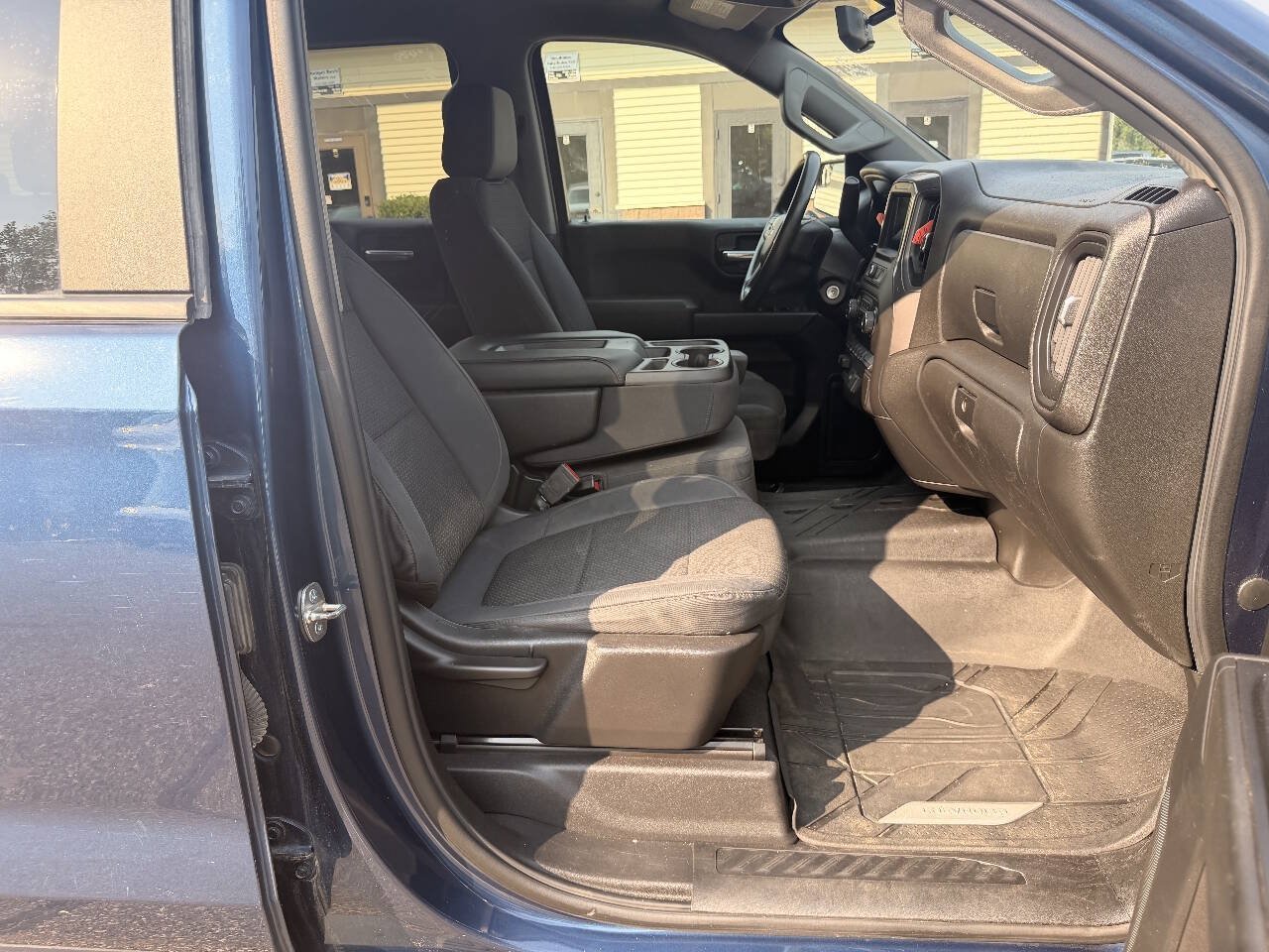 Used 2019 Chevrolet Silverado 1500 Custom Trail Boss w/ Custom Convenience Package AWD/4WD image 11