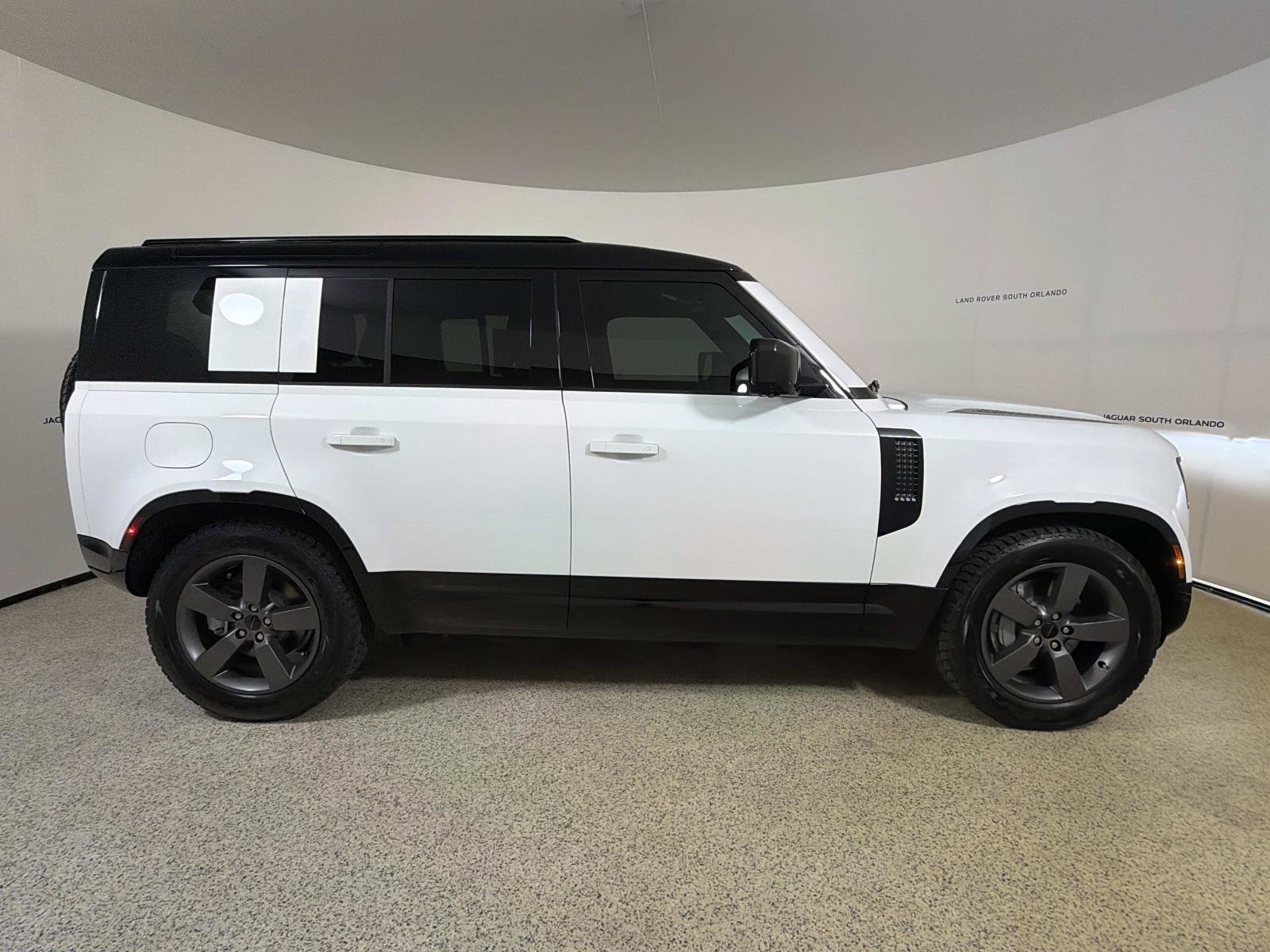 New 2026 Land Rover Defender 110 X-Dynamic SE AWD/4WD image 6