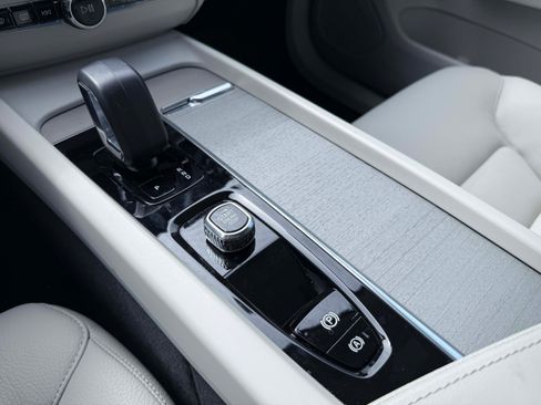 Certified 2023 Volvo XC60 B5 Plus w/ Climate Package AWD/4WD image 19
