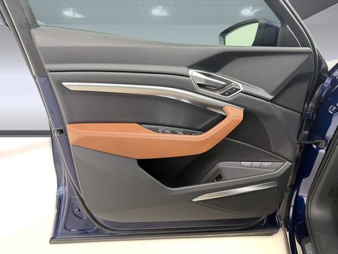 Used 2022 Audi e-tron Premium Plus w/ Premium Plus Package image 19