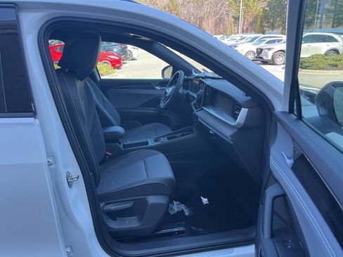 New 2026 Volkswagen Tiguan SE R-Line FWD image 29