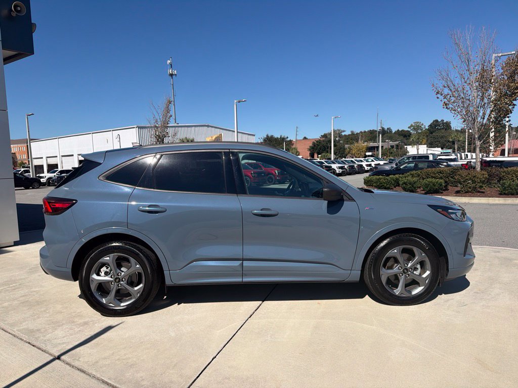 Used 2024 Ford Escape ST-Line w/ Tech Pack #1 FWD image 2