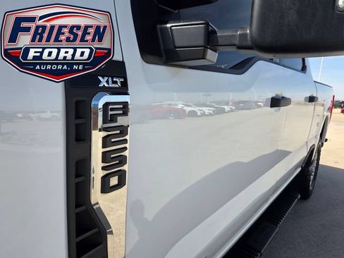 Used 2024 Ford F250 XLT w/ FX4 Off-Road Package AWD/4WD image 9