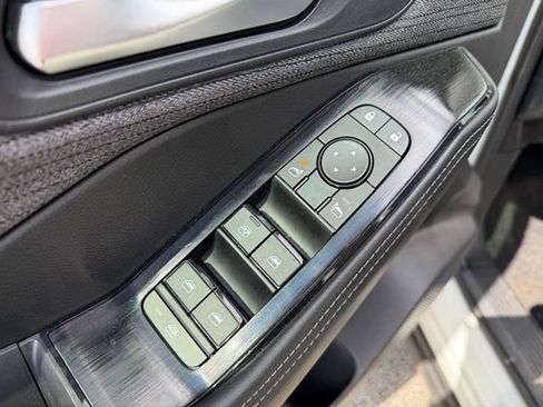 Used 2023 Nissan Rogue SV image 11