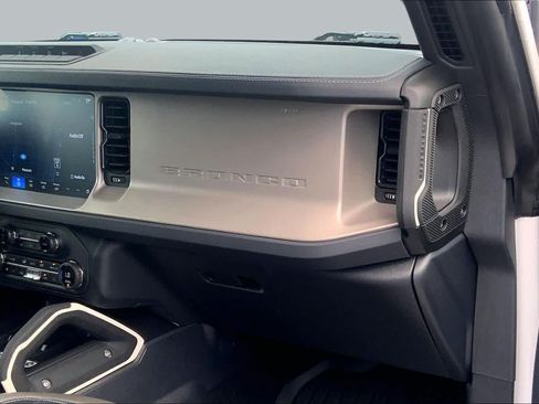 Certified 2025 Ford Bronco Outer Banks w/ Sasquatch Package AWD/4WD image 19