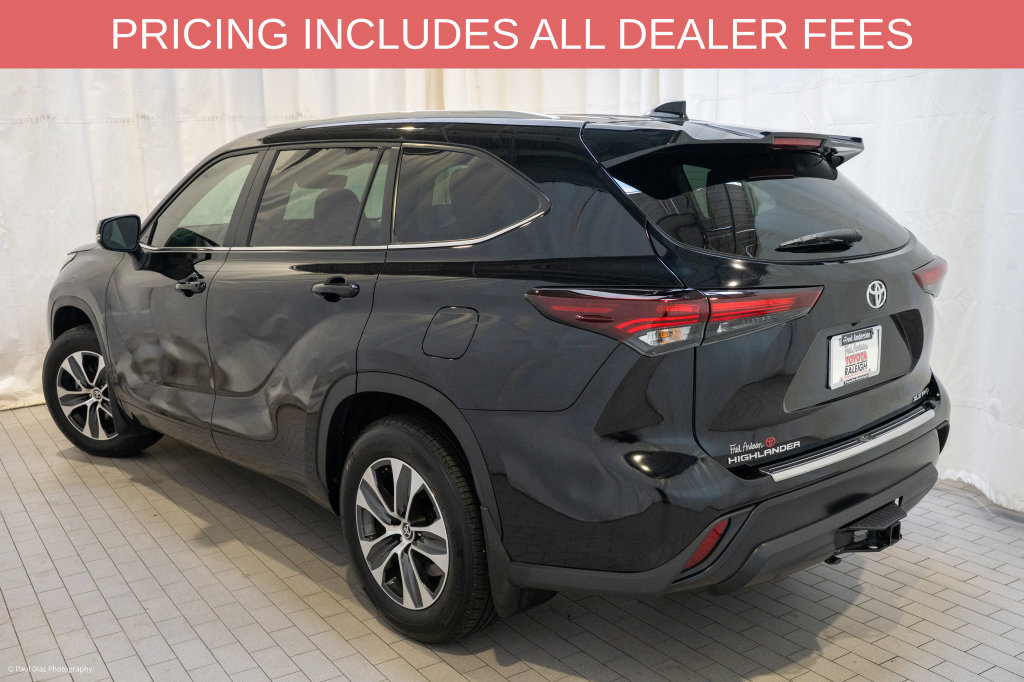 Used 2026 Toyota Highlander XLE AWD/4WD image 3