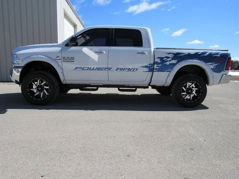 Used 2018 RAM 2500 SLT AWD/4WD image 3